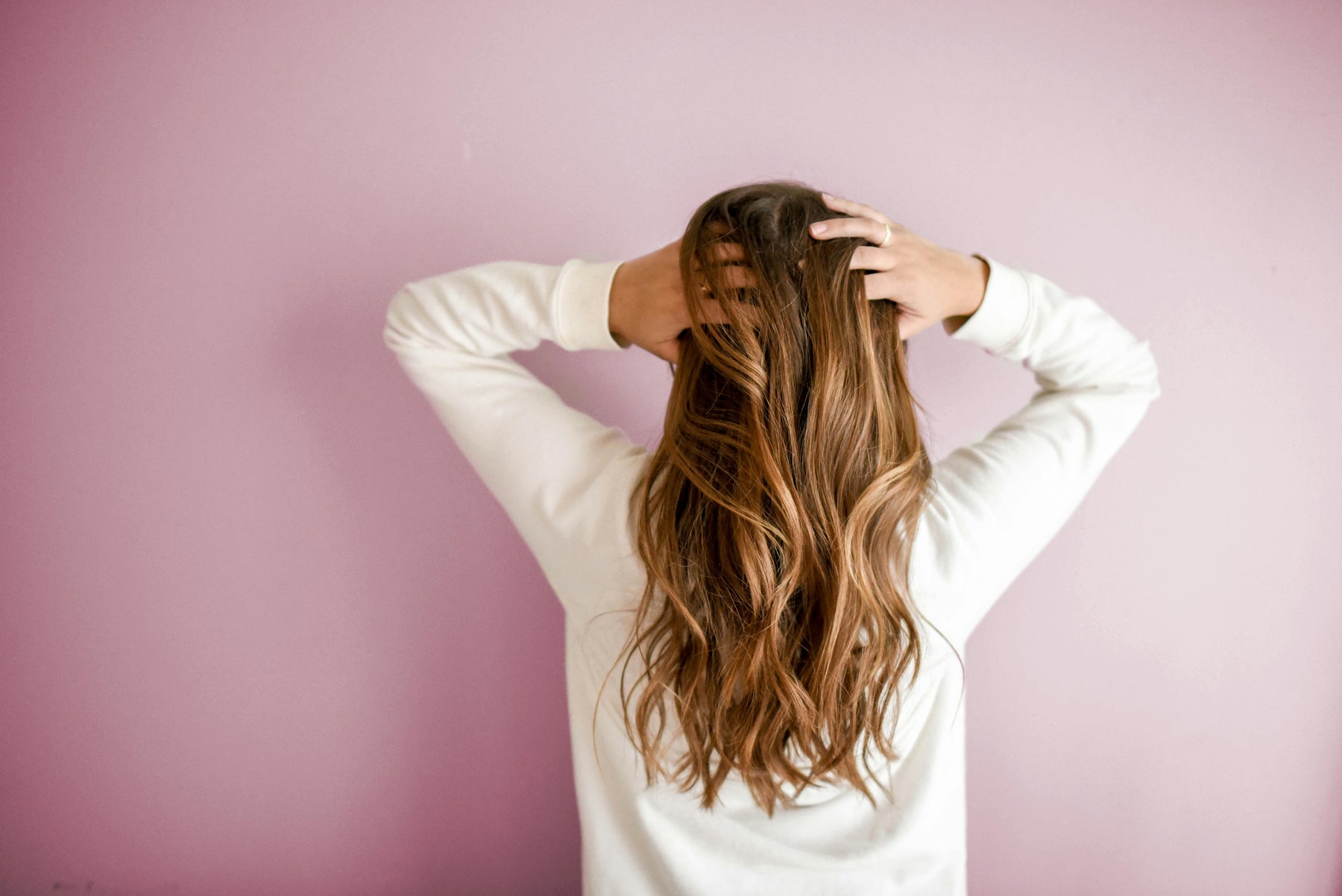 Haarausfall bei Frauen: Ursachen und natürliche Heilmittel