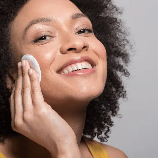 Biologischer fester Make-up-Entferner aus Moringa und Kokosnuss: 5 Vorteile für die Haut und die Umwelt